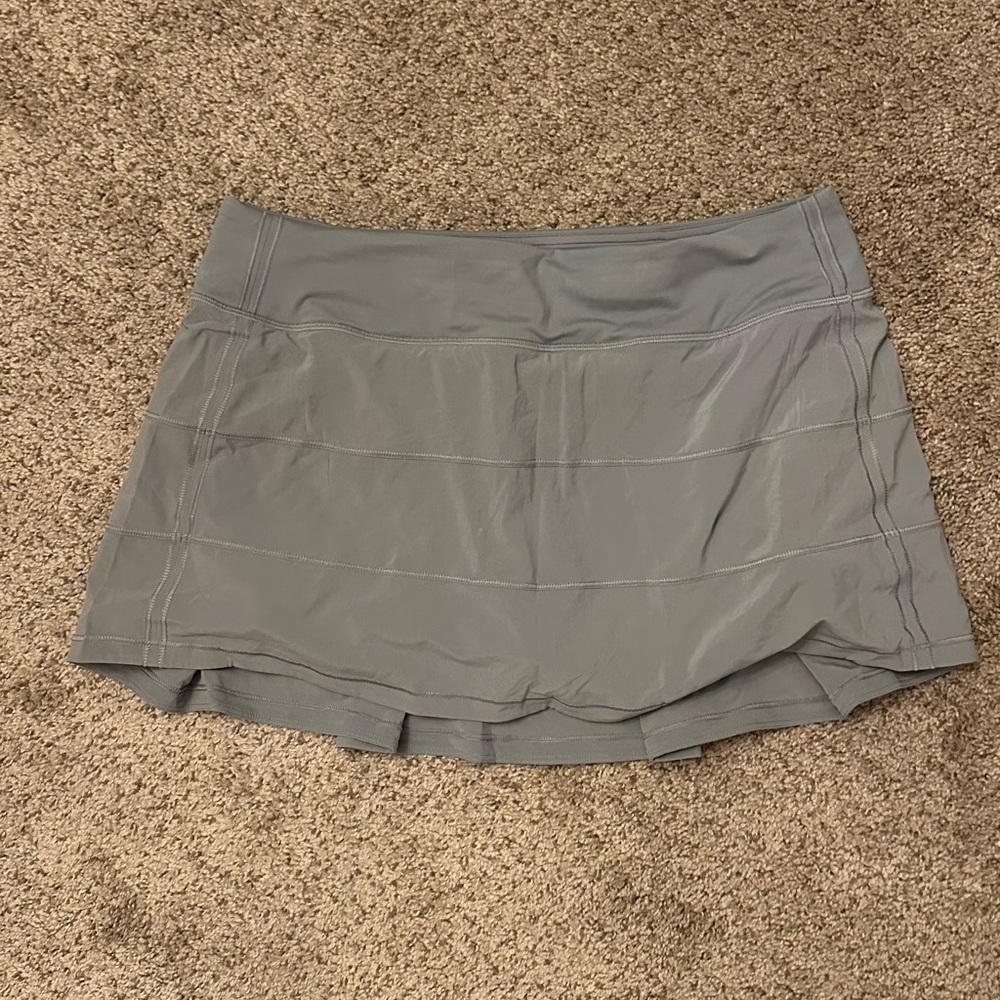 lululemon Pace Rival Mid-Rise Skirt in Rhino Grey with built-in shorts!
Size 10